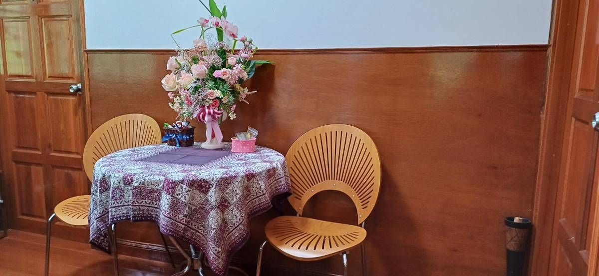 ขายบ้านสมุทรสงคราม : ขายบ้านสวนบางคนที (บ้านพิริยาภรณ์) อ.บางคนที จังหวัดสมุทรสงคราม ทำเลใกล้กรุงเทพ  พื้นที่ใหญ่มาก บรรยากาศ เงียบสงบ ปลอดภัย น่าอยู่ เพื่อนบ้านน่ารัก 