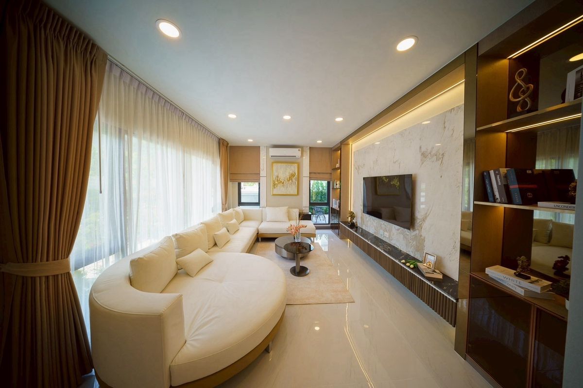 ขายบ้านบางนา แบริ่ง ลาซาล : 🏡✨ One & Only Luxury Pool Villa in The City Bangna ✨🏡