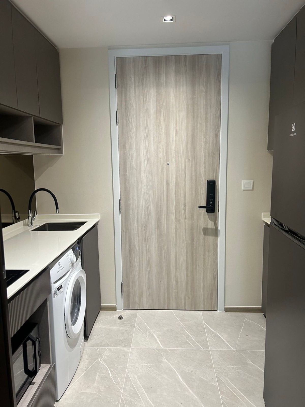 ให้เช่าคอนโดสุขุมวิท อโศก ทองหล่อ : คอนโด Chapter Thonglor 25 เดินทางสะดวก ใกล้รถไฟฟ้าบีทีเอส มีรถรับส่ง เฟอร์นิเจอร์ครบ พร้อมอยู่