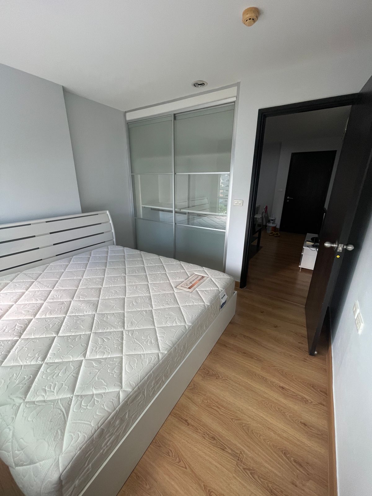 For RentCondoRatchadapisek, Huaikwang, Suttisan : Diamond Ratchada, near MRT Huai Khwang, a big room