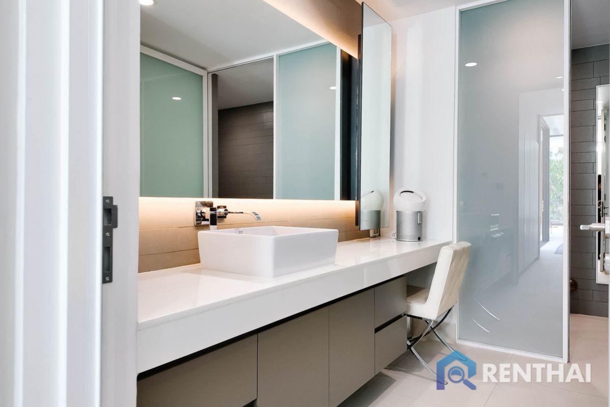 ขายบ้านพัทยา บางแสน ชลบุรี สัตหีบ : สำหรับ ขาย วิลล่า ที่ Sunplay Pool Villas