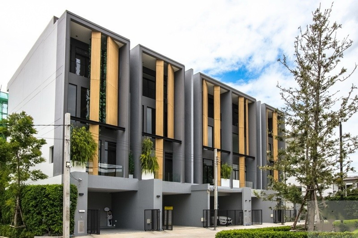 For RentHouseRama5, Ratchapruek, Bangkruai : Premium townhome in Soi Wat Sri Rueang Boon, 3 bedrooms, 4 bathrooms, suitable for office use and can register a company.