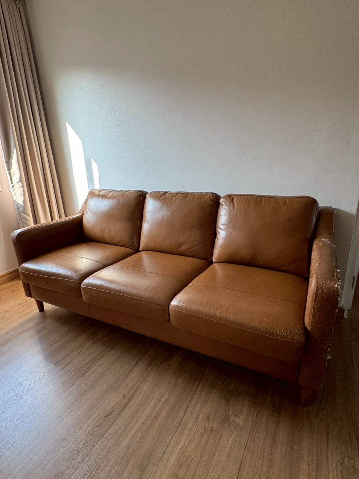 For RentHousePathum Thani,Rangsit, Thammasat : Large house type, 4 bedrooms, 3 bathrooms, full A/C and curtains. Furniture can be included or excluded.