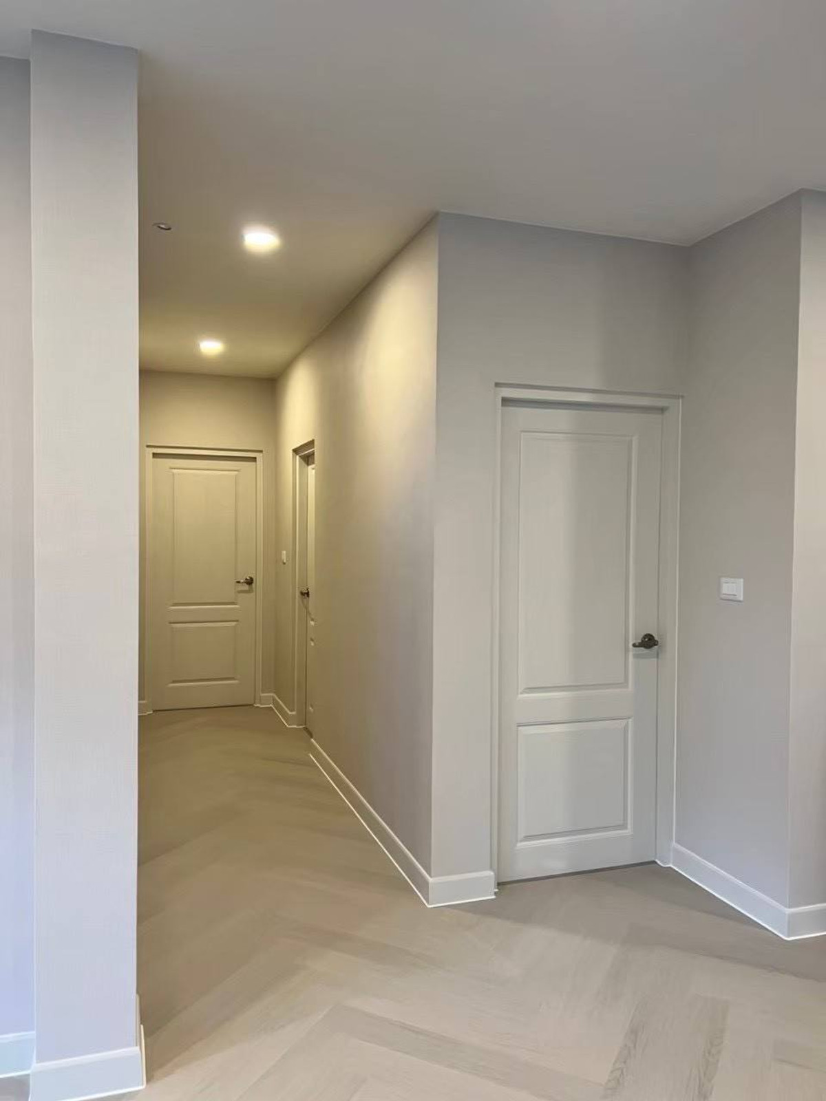 For RentHousePathum Thani,Rangsit, Thammasat : Large house type, 4 bedrooms, 3 bathrooms, full A/C and curtains. Furniture can be included or excluded.