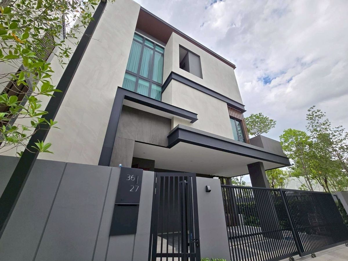 ให้เช่าบ้านเลียบทางด่วนรามอินทรา : Luxury House For Rent The Honor Yothinpattana