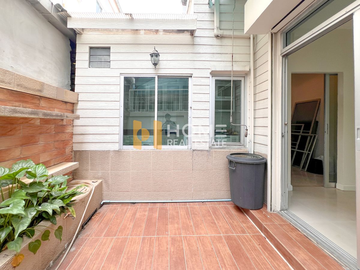 ขายทาวน์โฮมเกษตรศาสตร์ รัชโยธิน : ทาวน์โฮม 3 ชั้นรีโนเวท กับทำเลสุดปัง ย่านรัชวิภา ประชาชื่น 🔥 บ้านกลางเมือง มอนติ - คาร์โล / 3 ห้องนอน (ขาย), Baan Klang Muang Monte - Carlo / 3 Bedrooms (FOR SALE) BALL106