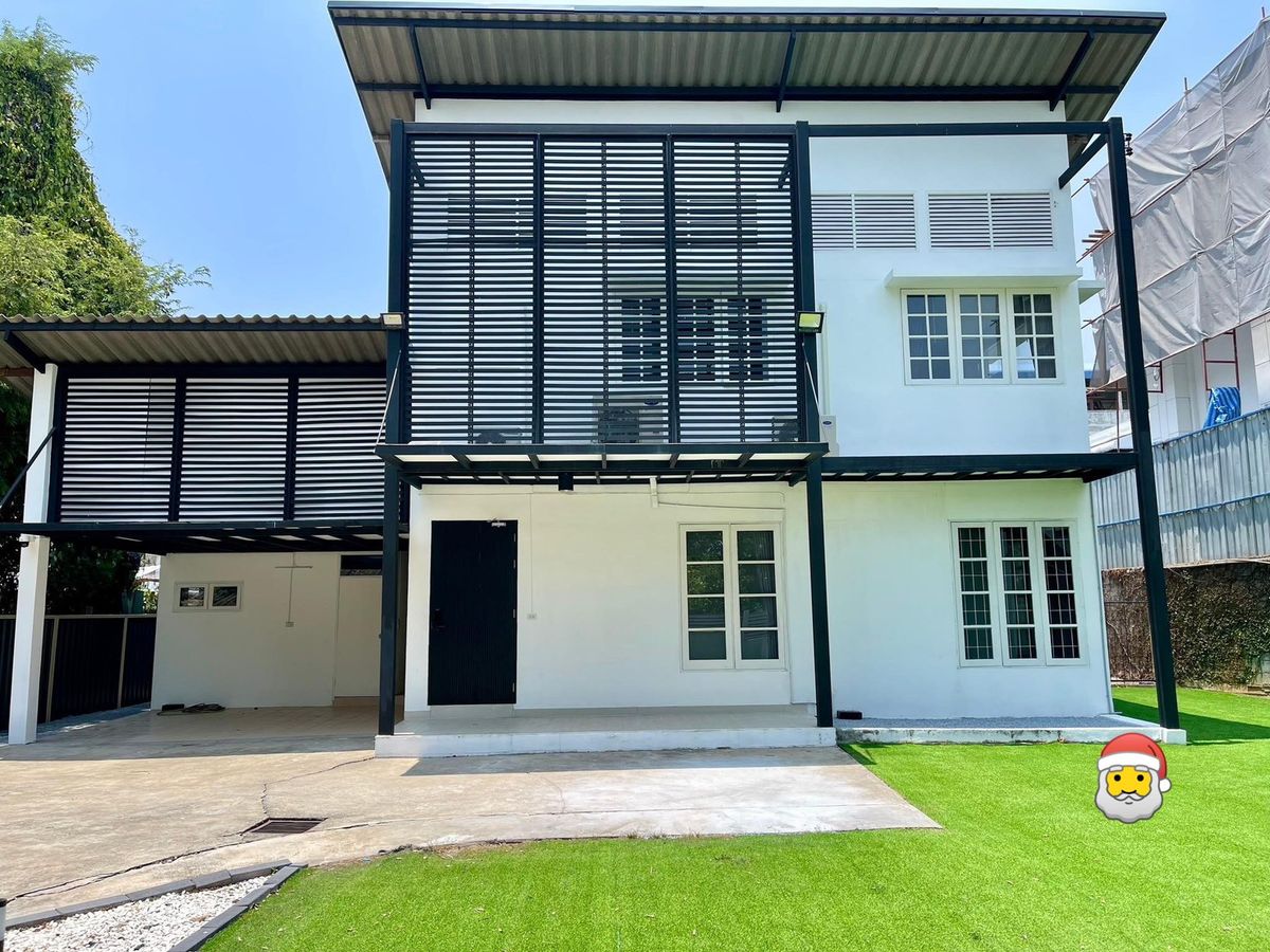 ให้เช่าบ้านนวมินทร์ รามอินทรา : 🏡 ให้เช่าบ้านเดี่ยวหลังใหญ่ 2 ชั้น 150 ตรว. พื้นที่ใช้สอย 400 ตร.ม. ซอยรามอินทรา 42 เหมาะอยู่อาศัยหรือทำออฟฟิศ 📍เดินเพียง 100 เมตรถึงรถไฟฟ้าสายสีชมพู (สถานีรามอินทรา กม.6)