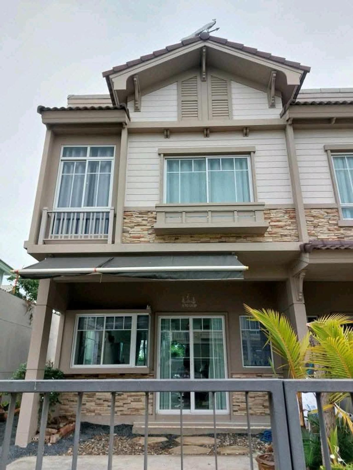 ให้เช่าทาวน์โฮมสมุทรปราการ สำโรง : 🏡 หมู่บ้านอินดี้ 2 ศรีนครินทร์ ซอยทรัพย์บุญชัย 28 สมุทรปราการ ( บ้านริมสุด เป็นส่วนตัวมาก )
