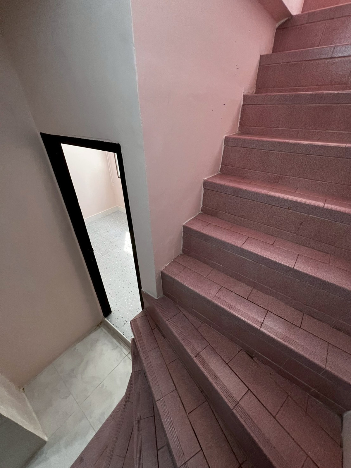 For RentHouseChaengwatana, Muangthong : Brand new, newly renovated 3-bedroom house behind Central Chaengwattana. 3-year lease only.