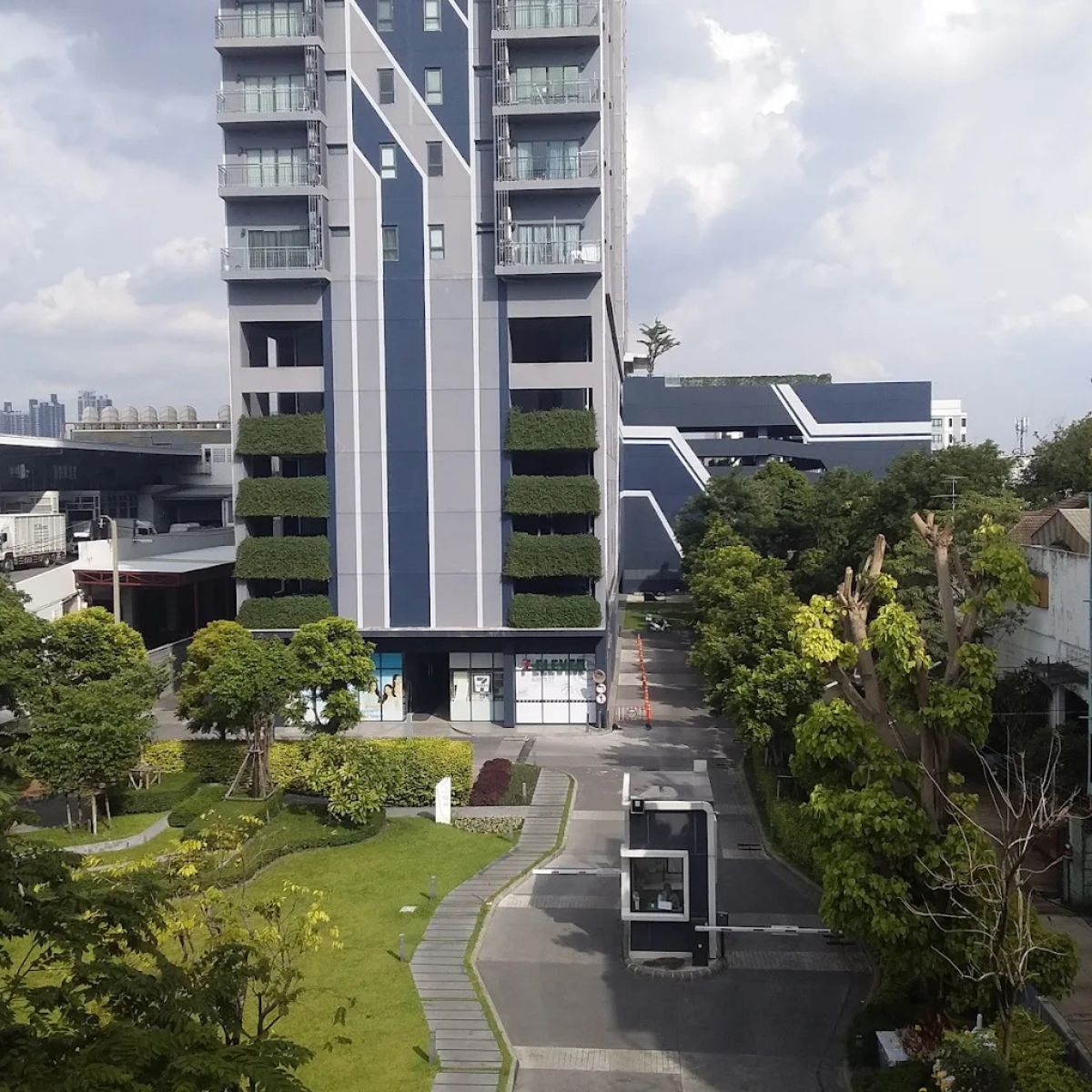 ขายคอนโดสมุทรปราการ สำโรง : ขายคอนโด IDEO Sukhumvit 115 ติด BTS ปู่เจ้า | ใกล้ Big C เพียง 30 ม. | แต่งครบ พร้อมอยู่ทันที!