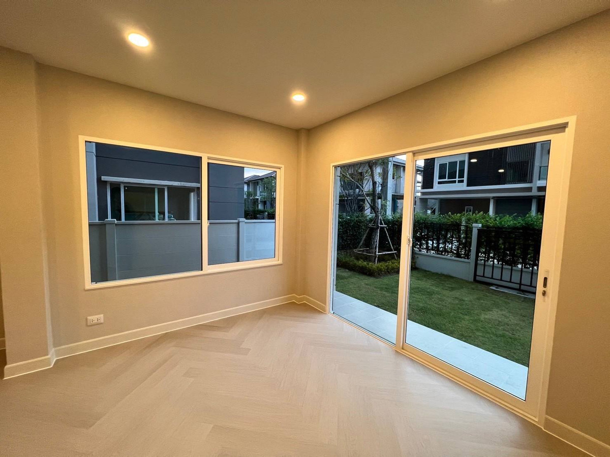 For RentHousePathum Thani,Rangsit, Thammasat : Large house type, 4 bedrooms, 3 bathrooms, full A/C and curtains. Furniture can be included or excluded.