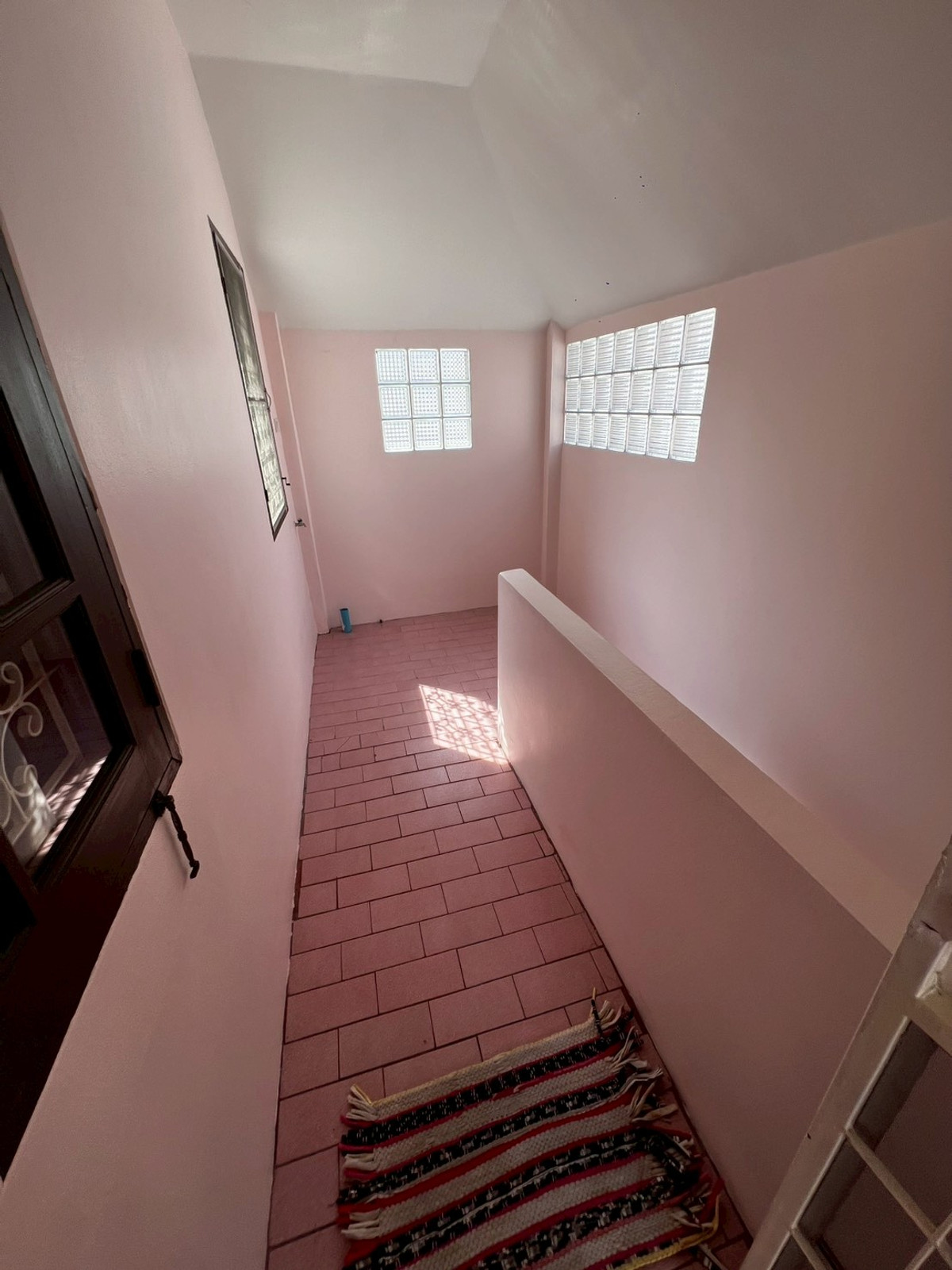 For RentHouseChaengwatana, Muangthong : Brand new, newly renovated 3-bedroom house behind Central Chaengwattana. 3-year lease only.