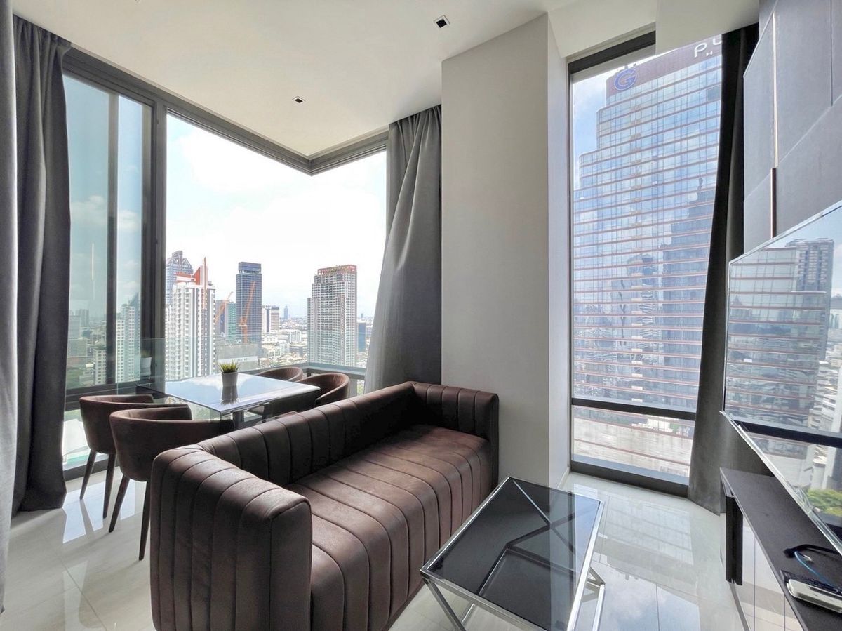 For SaleCondoSilom, Saladaeng, Bangrak : ✨ 👍 Ideal for Living or Investment in Bangkok’s CBD! Stylish condo in a prime location.Surrounded by lifestyle destinations, top offices, restaurants & cafes. Perfect for professionals or investors seeking long-term returns.
