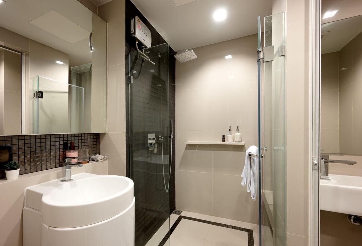 For SaleCondoSathorn, Narathiwat : 📢👇Condo for sell combined unit, spacious corner layout, newly renovated with a stunning Chao Phraya River view. Located in a prime location , ideal for family living or long-term rental investment.