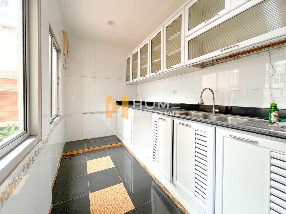 ขายทาวน์โฮมเกษตรศาสตร์ รัชโยธิน : ทาวน์โฮม 3 ชั้นรีโนเวท กับทำเลสุดปัง ย่านรัชวิภา ประชาชื่น 🔥 บ้านกลางเมือง มอนติ - คาร์โล / 3 ห้องนอน (ขาย), Baan Klang Muang Monte - Carlo / 3 Bedrooms (FOR SALE) BALL106