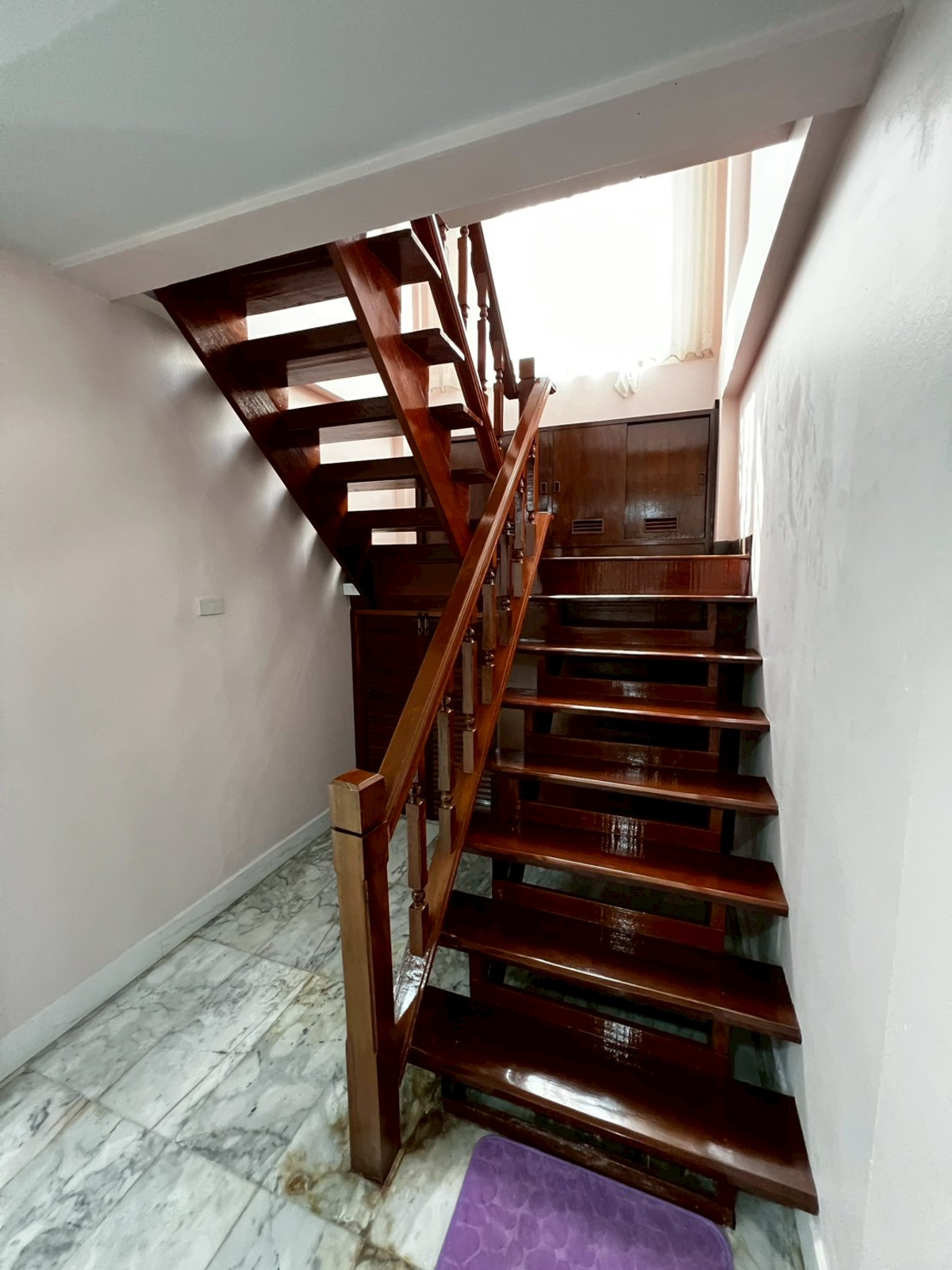 For RentHouseChaengwatana, Muangthong : Brand new, newly renovated 3-bedroom house behind Central Chaengwattana. 3-year lease only.