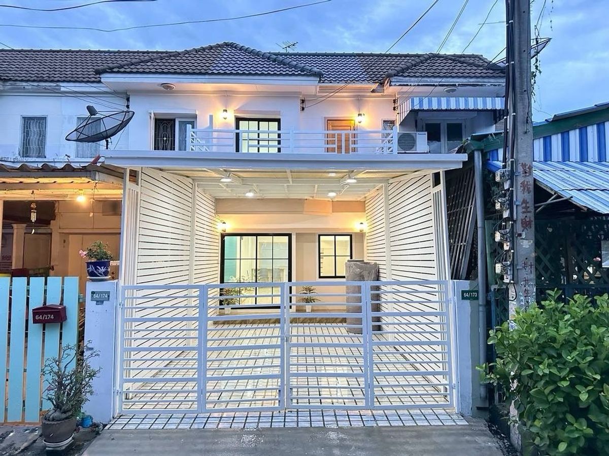 ขายทาวน์โฮมนนทบุรี บางใหญ่ บางบัวทอง : หมู่บ้านสิรารมย์   บ้านรีโนเวทพร้อมอยู่ ฟรีค่าโอน ฟรีบริการสินเชื่อ บางบัวทอง  นนทบุรี