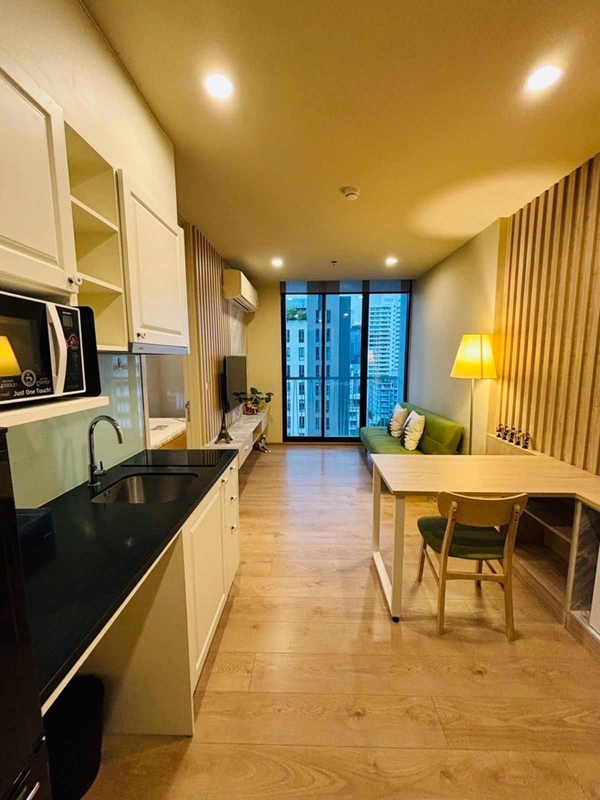 ให้เช่าคอนโดสุขุมวิท อโศก ทองหล่อ : 🔹 For Rent: Noble Recole Condominium – Sukhumvit 19 (Asoke)

1 Bedroom | 1 Bathroom | 35 Sq.m. | Floor 10
💰 Rent: THB 25,000/month (Minimum 1-year contract)
🧺 Comes with a washing machine
✅ Available Now! Ready to Move In