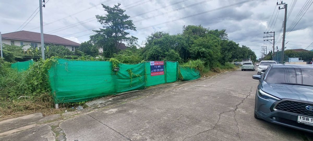 For SaleLandBang kae, Phetkasem : Beautiful land plot for sale near the club