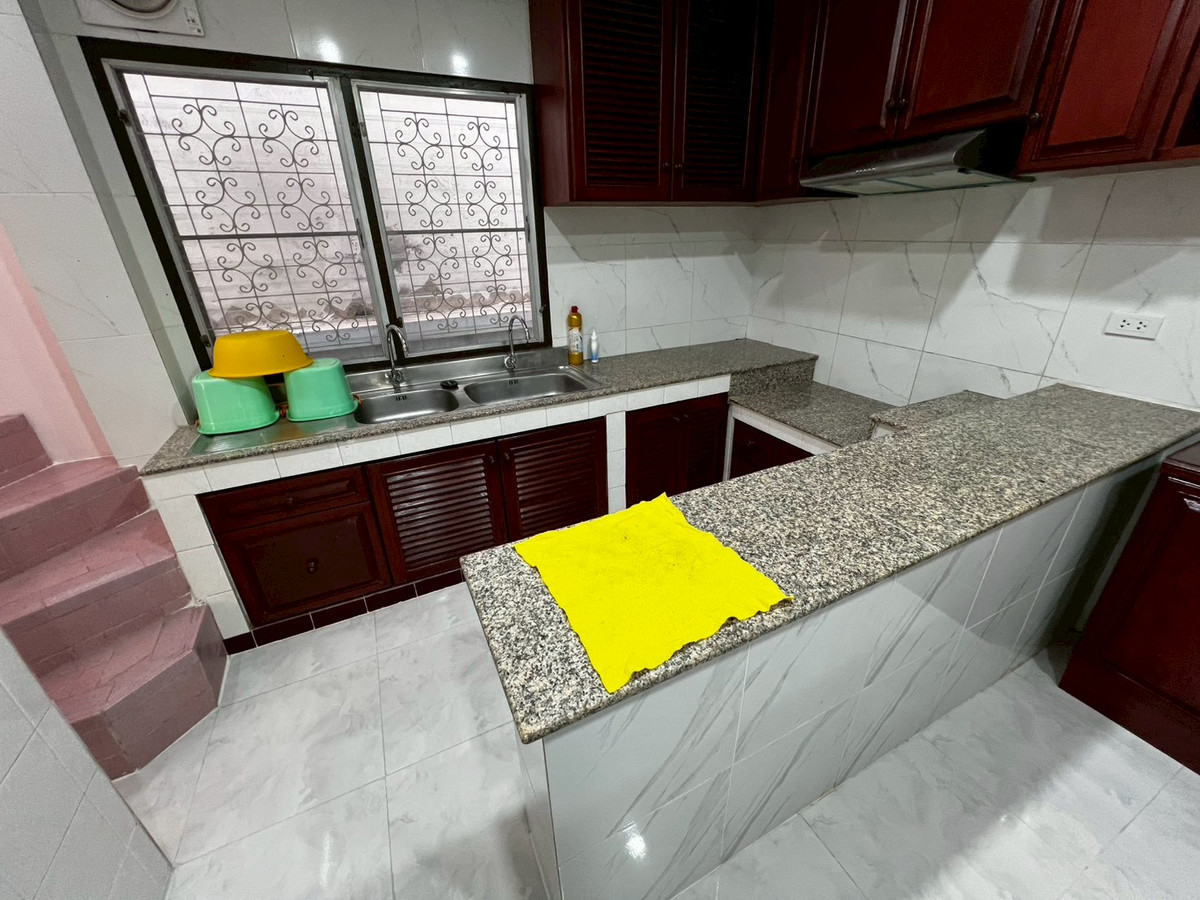 For RentHouseChaengwatana, Muangthong : Brand new, newly renovated 3-bedroom house behind Central Chaengwattana. 3-year lease only.