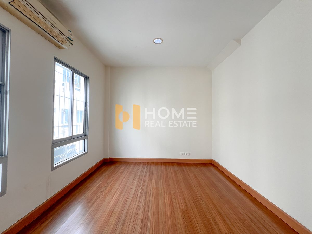 ขายทาวน์โฮมเกษตรศาสตร์ รัชโยธิน : ทาวน์โฮม 3 ชั้นรีโนเวท กับทำเลสุดปัง ย่านรัชวิภา ประชาชื่น 🔥 บ้านกลางเมือง มอนติ - คาร์โล / 3 ห้องนอน (ขาย), Baan Klang Muang Monte - Carlo / 3 Bedrooms (FOR SALE) BALL106