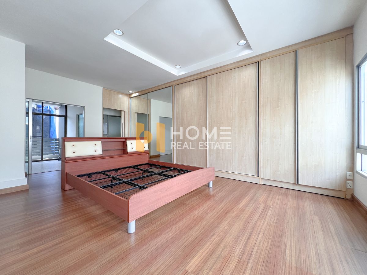 ขายทาวน์โฮมเกษตรศาสตร์ รัชโยธิน : ทาวน์โฮม 3 ชั้นรีโนเวท กับทำเลสุดปัง ย่านรัชวิภา ประชาชื่น 🔥 บ้านกลางเมือง มอนติ - คาร์โล / 3 ห้องนอน (ขาย), Baan Klang Muang Monte - Carlo / 3 Bedrooms (FOR SALE) BALL106