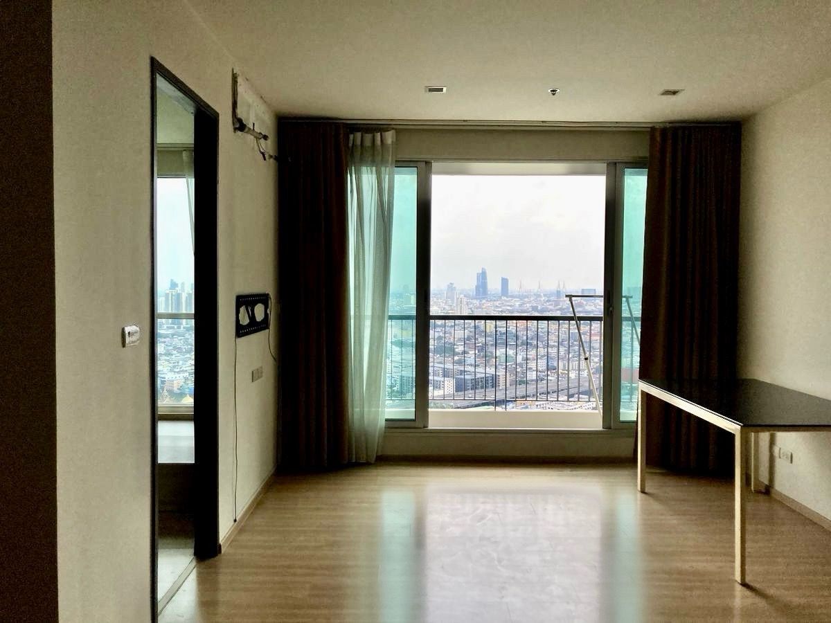 For SaleCondoSathorn, Narathiwat : 📢👇 Combined unit, spacious corner layout, newly renovated with a stunning Chao Phraya River view. Located in a prime location , ideal for family living or long-term rental investment.