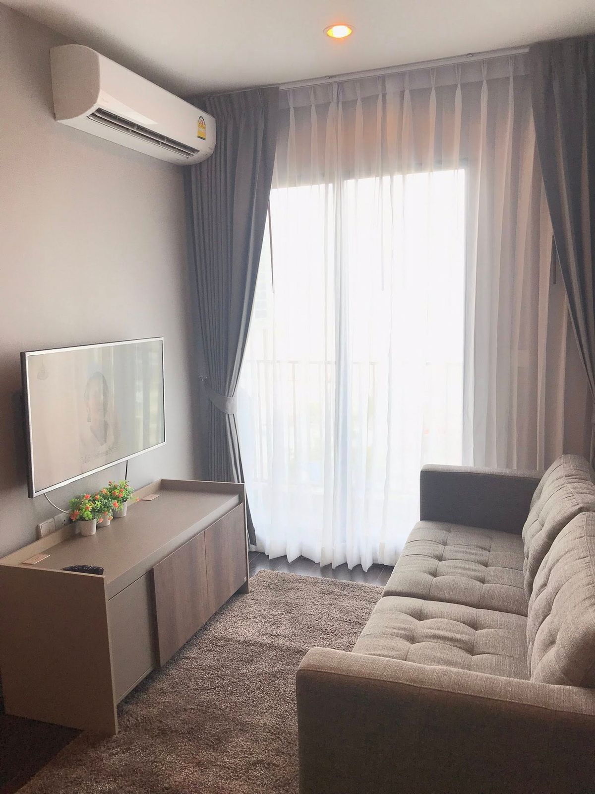 For RentCondoSukhumvit, Asoke, Thonglor : Rent RR090 C Ekkamai. Beautiful room, ready to be near the BTS Thonglor/ Ekkamai.