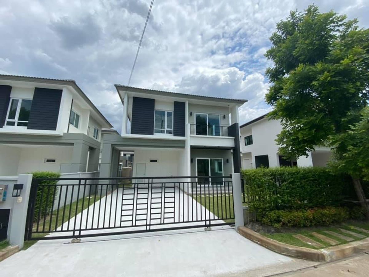 For RentHousePathum Thani,Rangsit, Thammasat : House with 4 bedrooms, have room in 1st floor, full air conditioner, full curtains, near Future Park