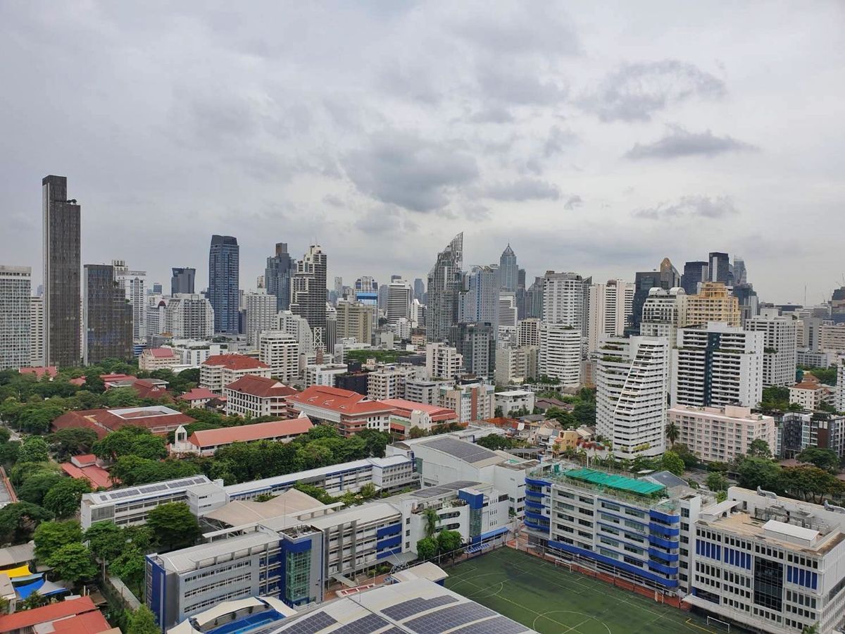 ขายคอนโดพระราม 9 เพชรบุรีตัดใหม่ RCA : 💼 Villa Asoke | คอนโดหรู ใจกลางอโศก เริ่มต้นชีวิตเมืองในมุมที่ดีที่สุด 

✨ ขนาด 49 ตร.ม. | 1 ห้องนอน 1 ห้องน้ำ
✨ ชั้นสูง วิวเมือง สวย สงบ เป็นส่วนตัว
✨ Fully furnished พร้อมเข้าอยู่ได้ทันที