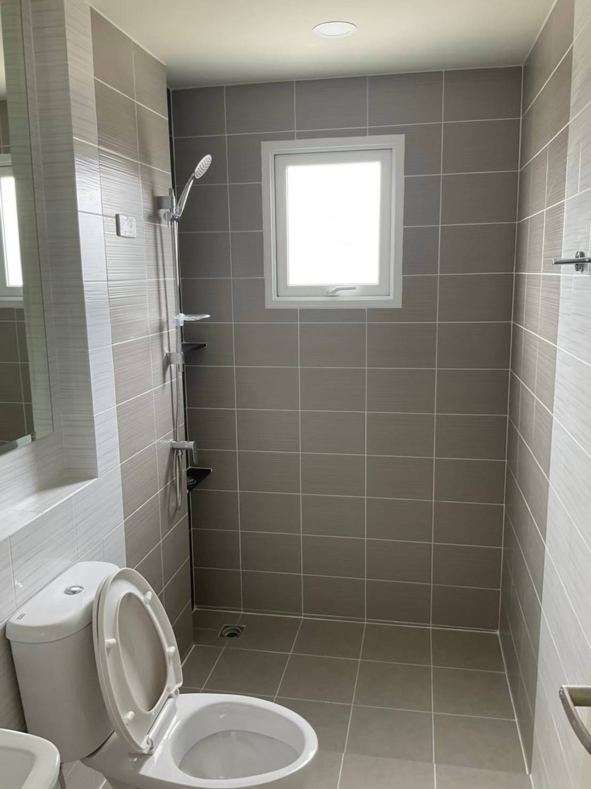 For RentHousePathum Thani,Rangsit, Thammasat : Large house type, 4 bedrooms, 3 bathrooms, full A/C and curtains. Furniture can be included or excluded.