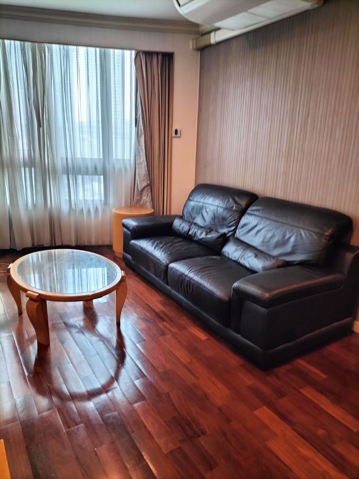 For RentCondoWitthayu, Chidlom, Langsuan, Ploenchit : Rent RR082 President Place. Beautiful room, ready to be near the BTS BTS BTS. Get a contract from 6 months.