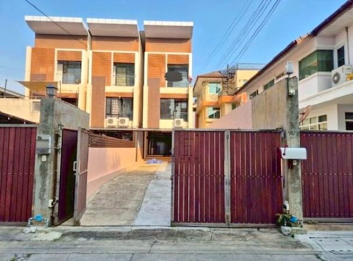 For RentShop HouseRama 8, Samsen, Ratchawat : BTS Ari 800 m. Rent a 3-story townhome, new condition, 300 sq.m., S. Ari Samphan 2-6, Phahonyothin, Kims 600, M.4, 3, 3 water.