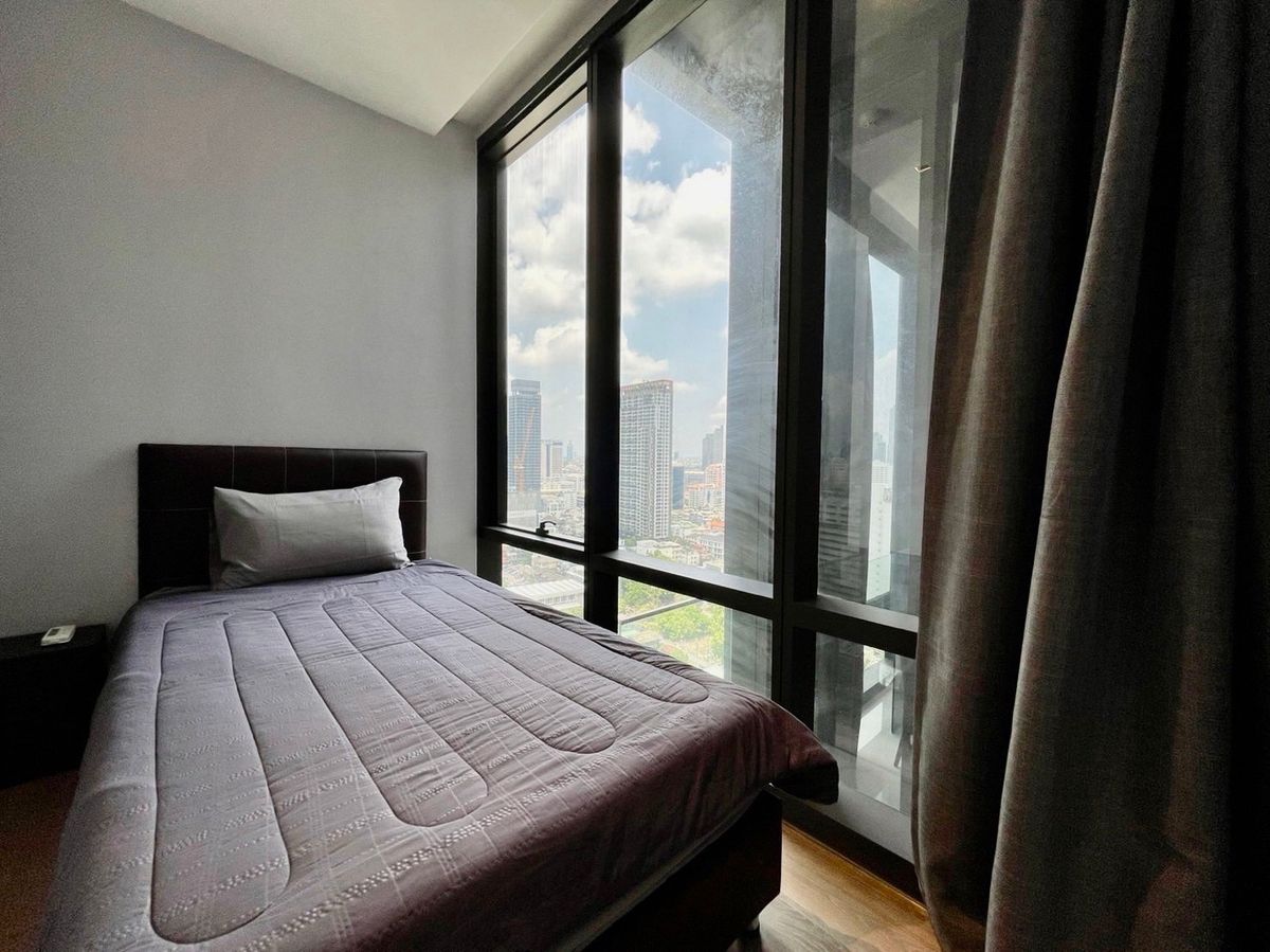 For SaleCondoSilom, Saladaeng, Bangrak : ✨ 👍 Ideal for Living or Investment in Bangkok’s CBD! Stylish condo in a prime location.Surrounded by lifestyle destinations, top offices, restaurants & cafes. Perfect for professionals or investors seeking long-term returns.