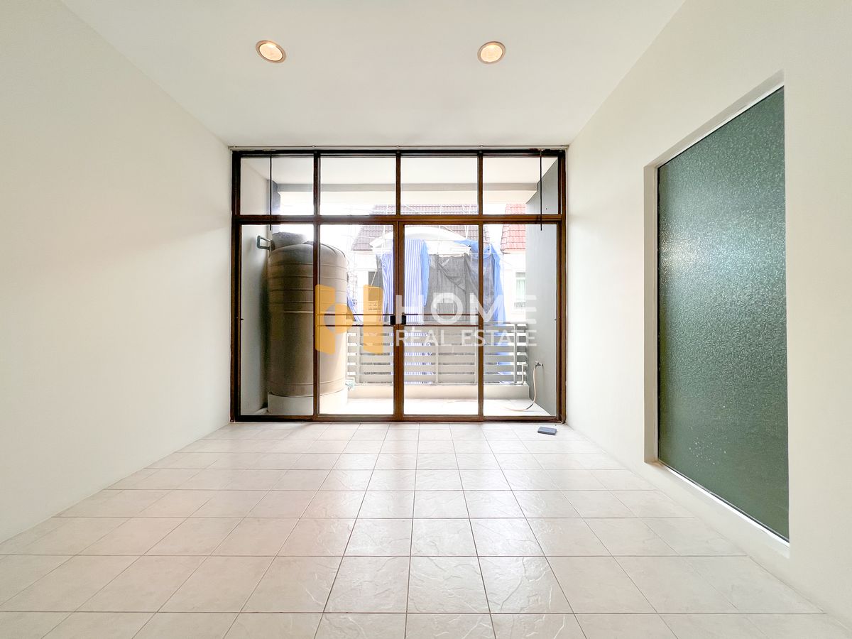 ขายทาวน์โฮมเกษตรศาสตร์ รัชโยธิน : ทาวน์โฮม 3 ชั้นรีโนเวท กับทำเลสุดปัง ย่านรัชวิภา ประชาชื่น 🔥 บ้านกลางเมือง มอนติ - คาร์โล / 3 ห้องนอน (ขาย), Baan Klang Muang Monte - Carlo / 3 Bedrooms (FOR SALE) BALL106