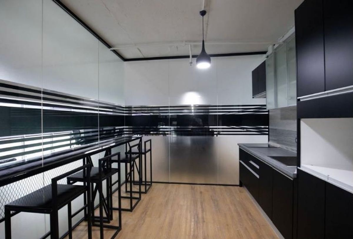 For RentOfficeNana, North Nana,Sukhumvit13, Soi Nana : The 11th floor office, good location, beautifully decorated, renting in the area of ​​Sukhumvit-Nana, near BTS Nana, only 550 meters.
