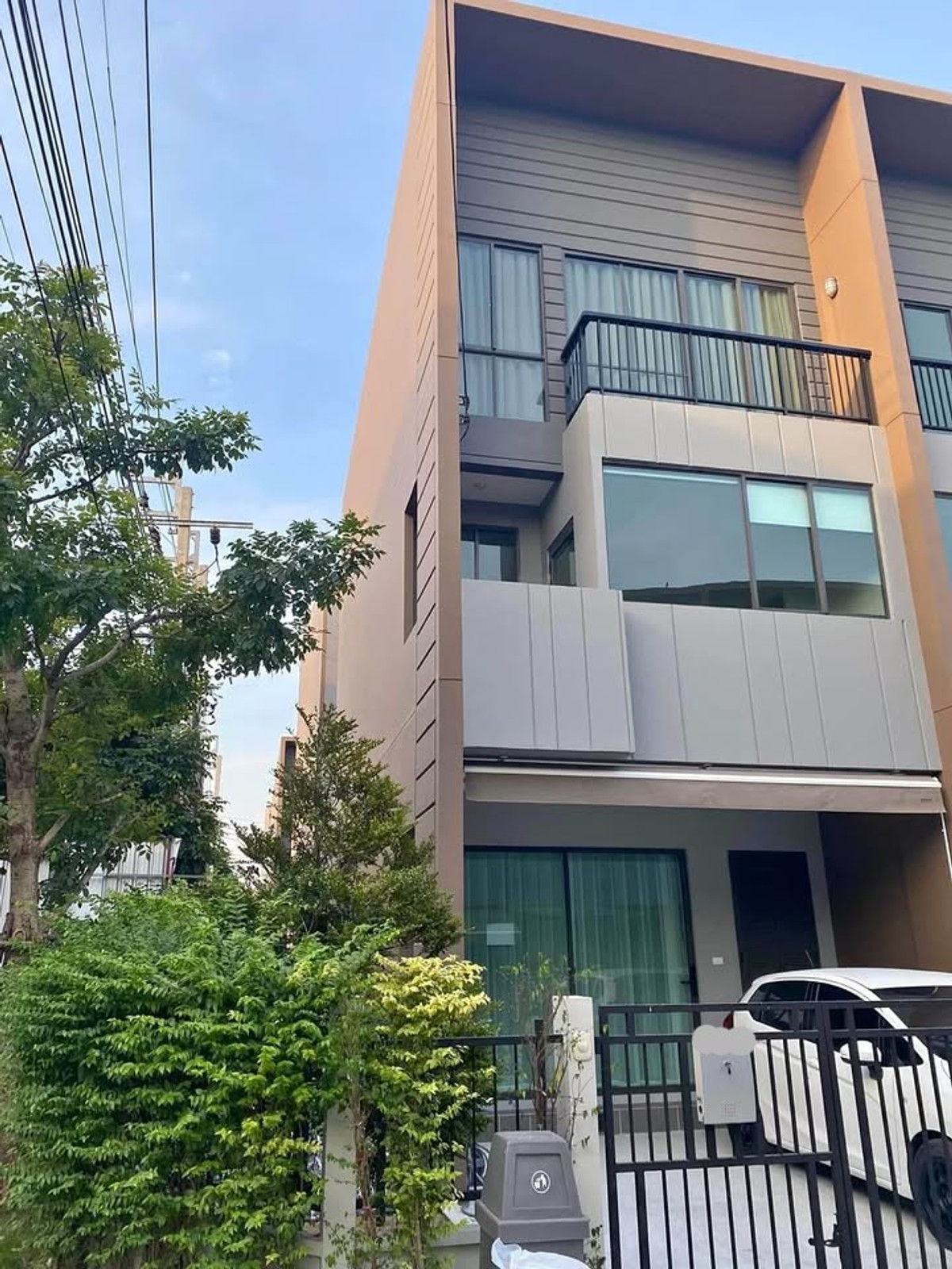 ให้เช่าบ้านพระราม 5 ราชพฤกษ์ บางกรวย : ทาวน์โฮมหรู หลังมุม ถนนบางกรวย-จงถนอม ซอยมหาสวัสดิ์2 ตรงข้ามเซ็นทรัล เวสวิลล์