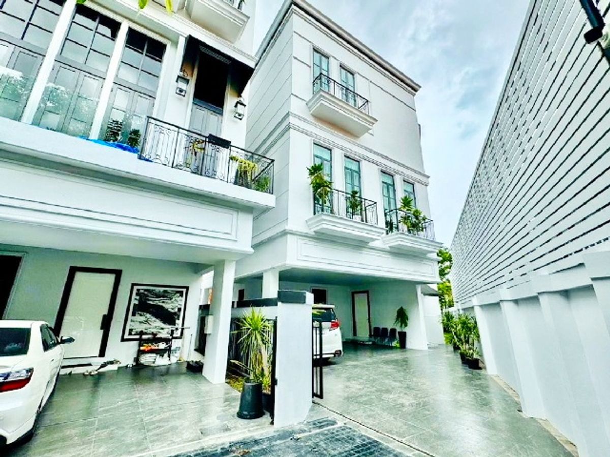 ให้เช่าบ้านนานา : สุขุมวิท 63-69 Pool Villa ให้เช่าคฤหาสน์ดหรู 3ชั้น 64ตร.วา.414ตร.ม.BTS พระโขนง 400 ม. พร้อมเฟอร์ แอร์ ซ.สุขุมวิท 65-69 5 นอน 7 น้ำ