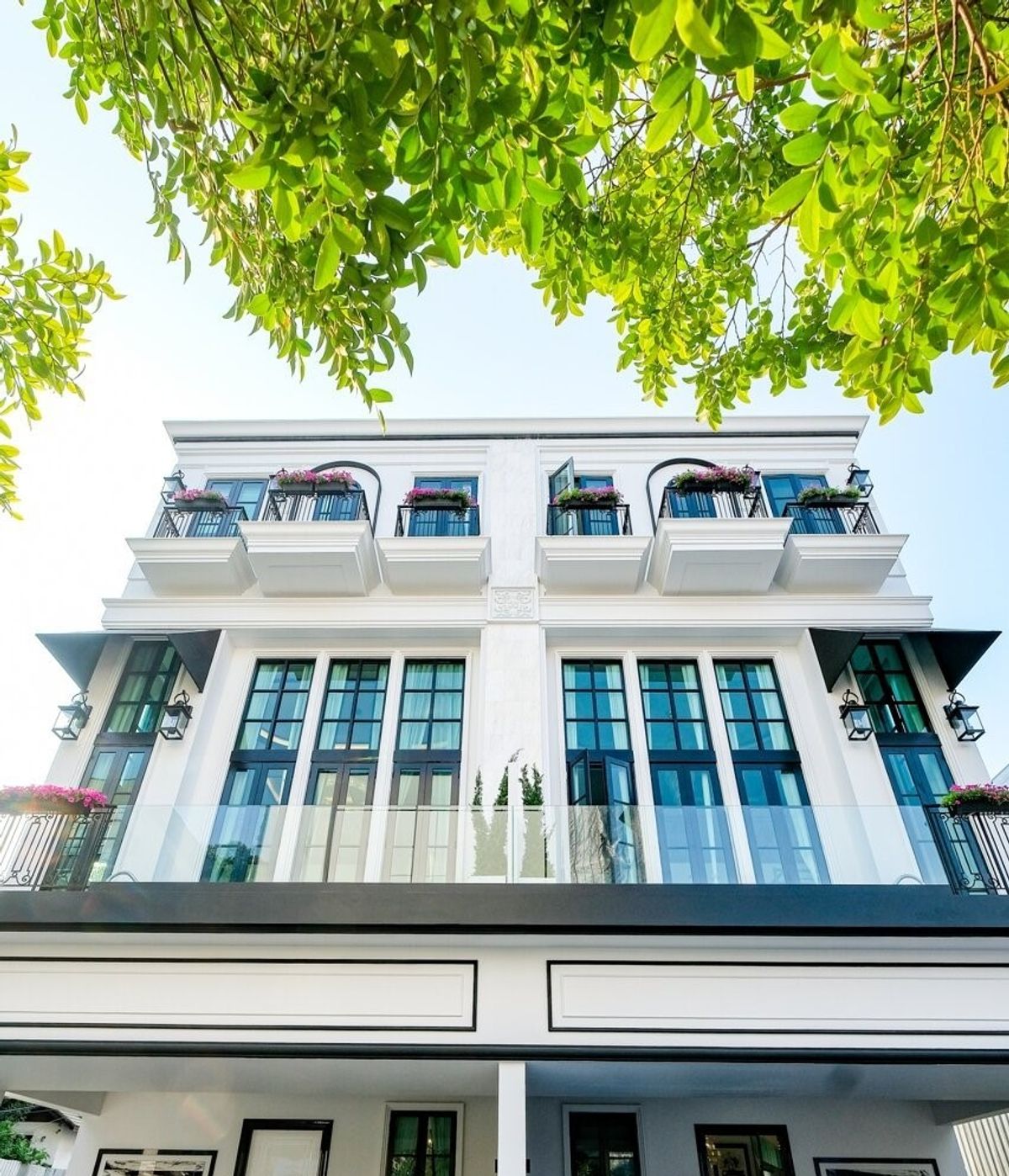 ให้เช่าบ้านสุขุมวิท อโศก ทองหล่อ : ให้เช่าบ้านเดี่ยวสุดหรู Maison Blanche – สุขุมวิท 67 เป็นส่วนตัว • พื้นที่กว้างขวาง • ทำเลใจกลางเมือง