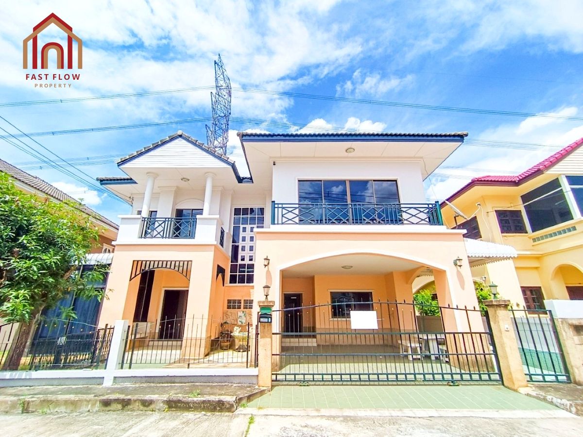 ขายบ้านแจ้งวัฒนะ เมืองทอง : ขาย บ้านเดี่ยว หมู่บ้านเพชรวัฒนะ ถนนเลียบคลองประปา หน้าบ้านติดถนนซอย เนื้อที่ 70 ตรว. สงบ ไม่พลุกพล่าน สวย คุ้มค่า น่าอยู่ SU