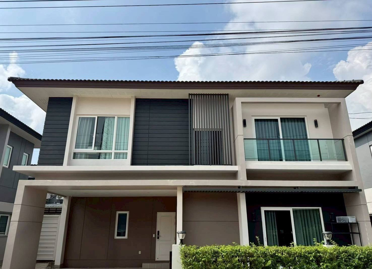 For RentHousePathum Thani,Rangsit, Thammasat : Large house type, 4 bedrooms, 3 bathrooms, full A/C and curtains. Furniture can be included or excluded.