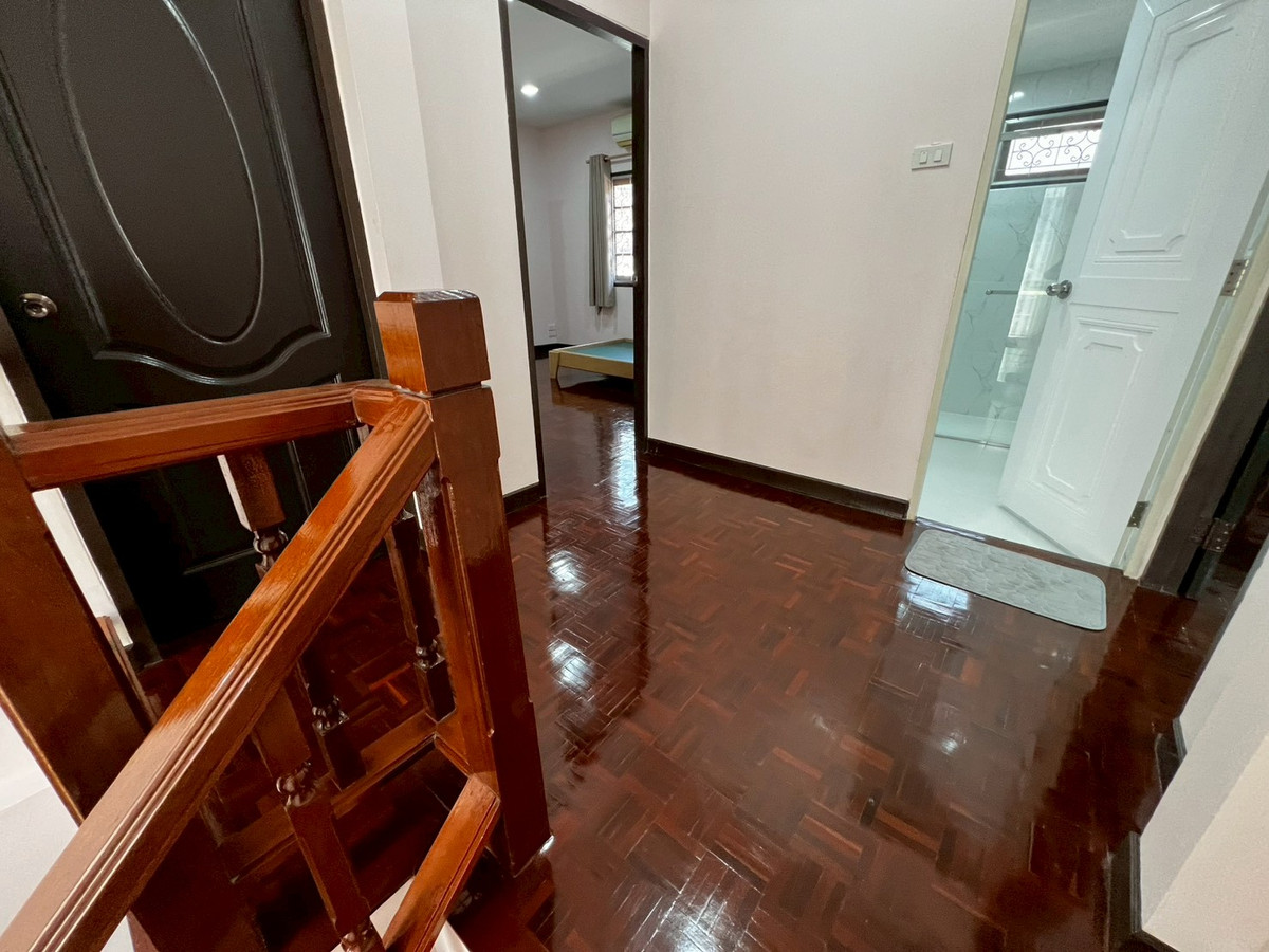 For RentHouseChaengwatana, Muangthong : Brand new, newly renovated 3-bedroom house behind Central Chaengwattana. 3-year lease only.