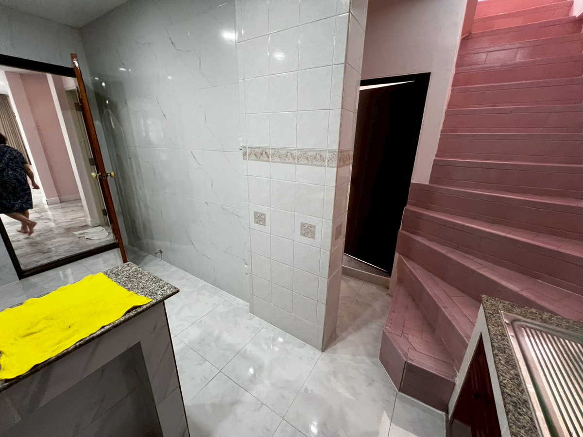 For RentHouseChaengwatana, Muangthong : Brand new, newly renovated 3-bedroom house behind Central Chaengwattana. 3-year lease only.