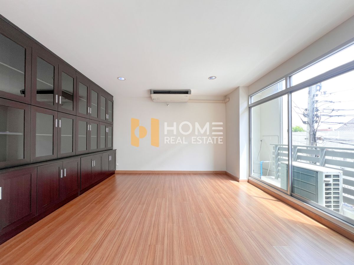 ขายทาวน์โฮมเกษตรศาสตร์ รัชโยธิน : ทาวน์โฮม 3 ชั้นรีโนเวท กับทำเลสุดปัง ย่านรัชวิภา ประชาชื่น 🔥 บ้านกลางเมือง มอนติ - คาร์โล / 3 ห้องนอน (ขาย), Baan Klang Muang Monte - Carlo / 3 Bedrooms (FOR SALE) BALL106