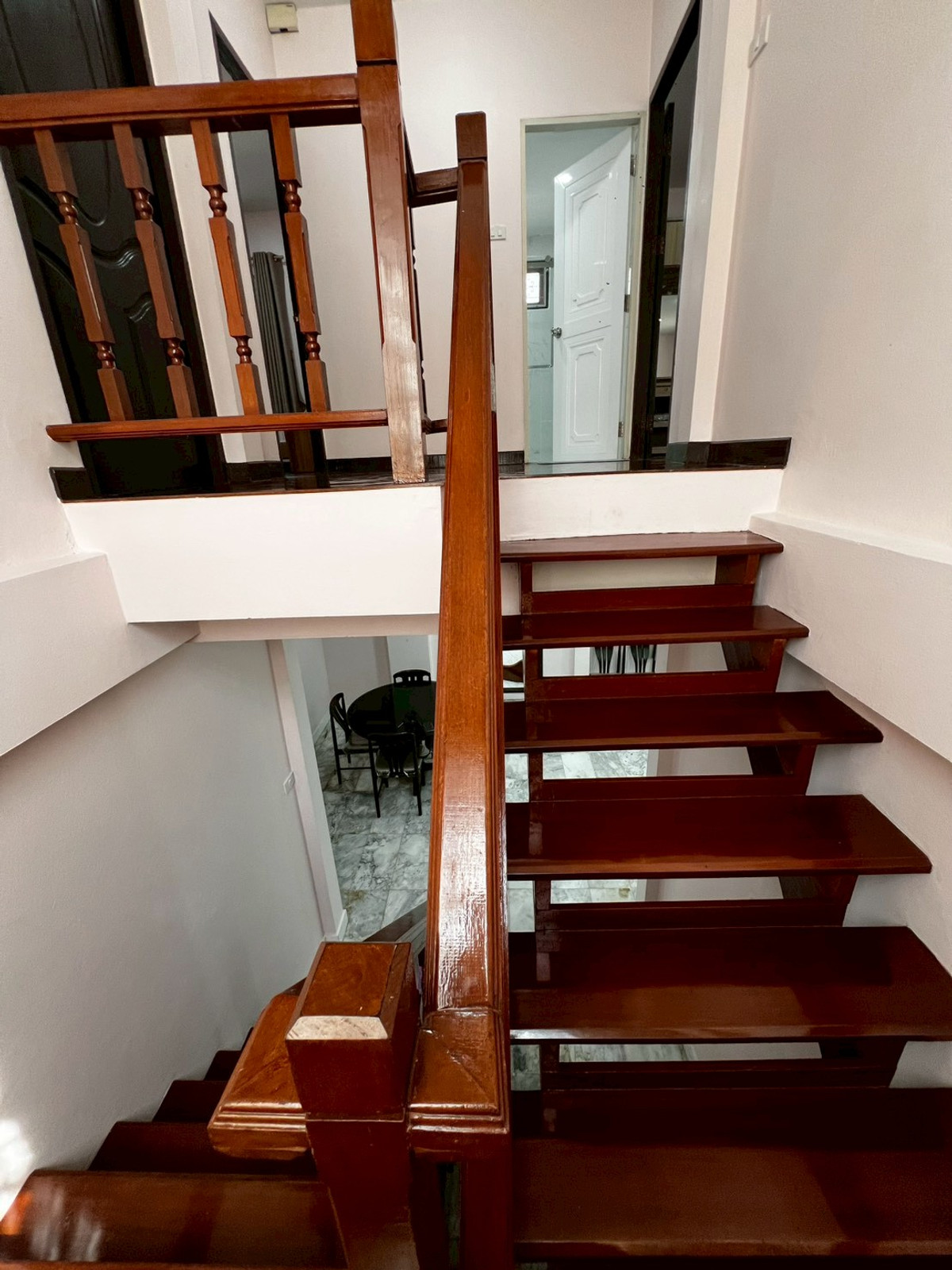 For RentHouseChaengwatana, Muangthong : Brand new, newly renovated 3-bedroom house behind Central Chaengwattana. 3-year lease only.