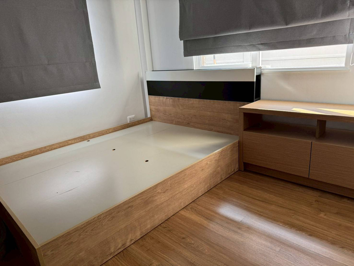 For RentHousePathum Thani,Rangsit, Thammasat : Large house type, 4 bedrooms, 3 bathrooms, full A/C and curtains. Furniture can be included or excluded.