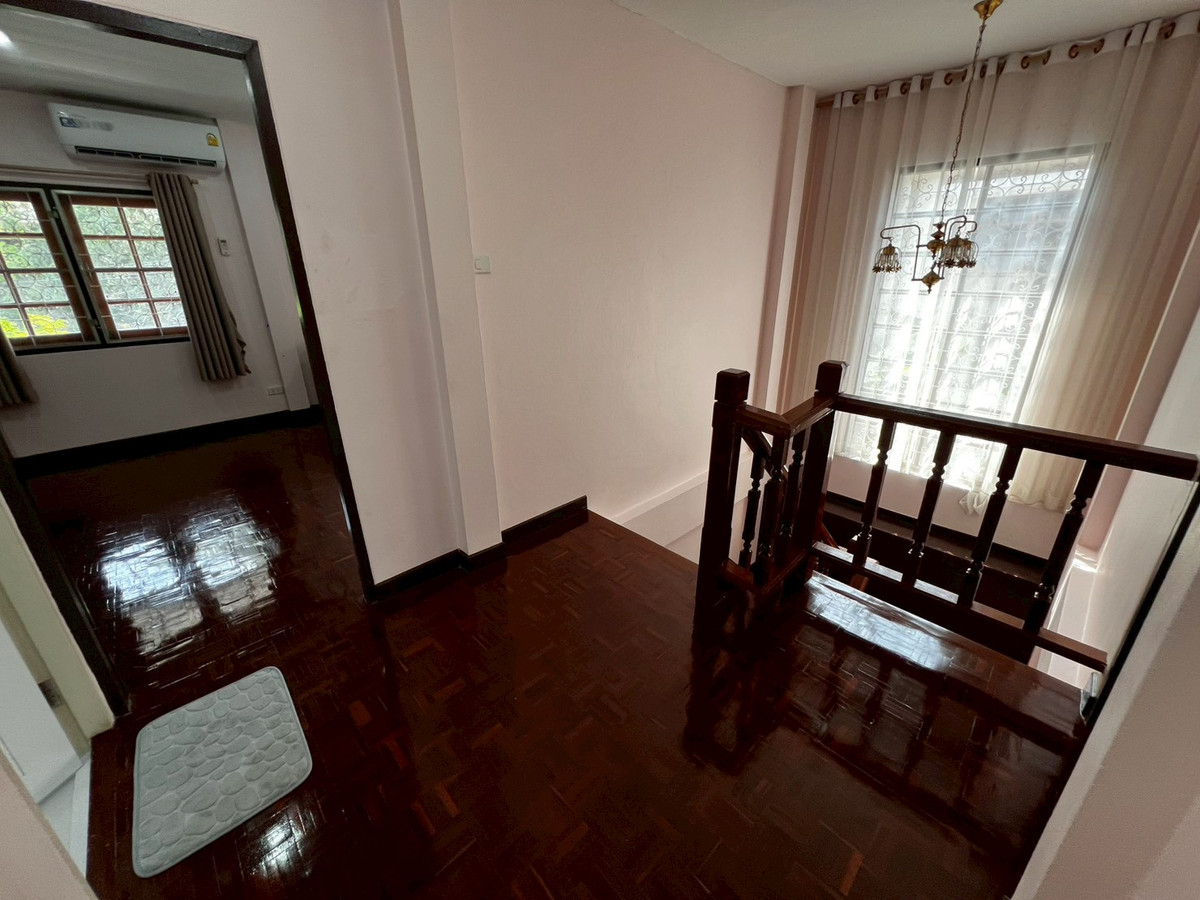 For RentHouseChaengwatana, Muangthong : Brand new, newly renovated 3-bedroom house behind Central Chaengwattana. 3-year lease only.