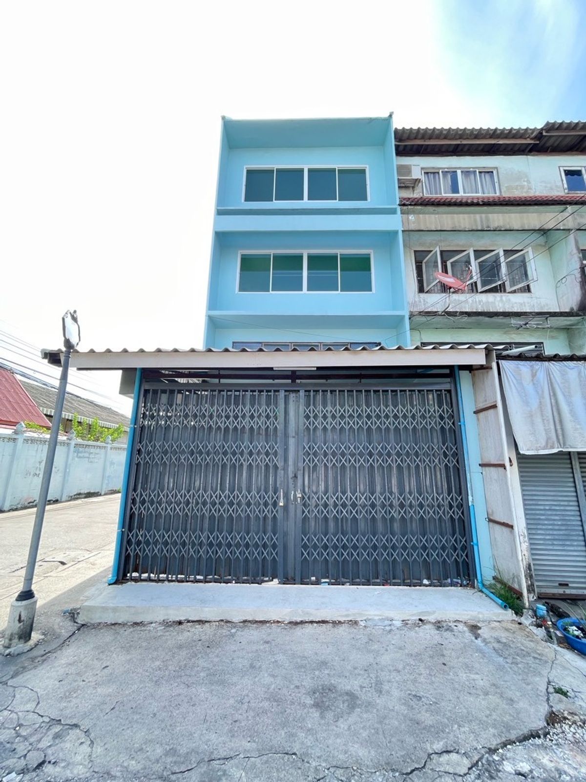 Shop HouseOnnut, Udomsuk : 🔥 Phanit Building, good location, suitable for trading/opening a company 🔥
