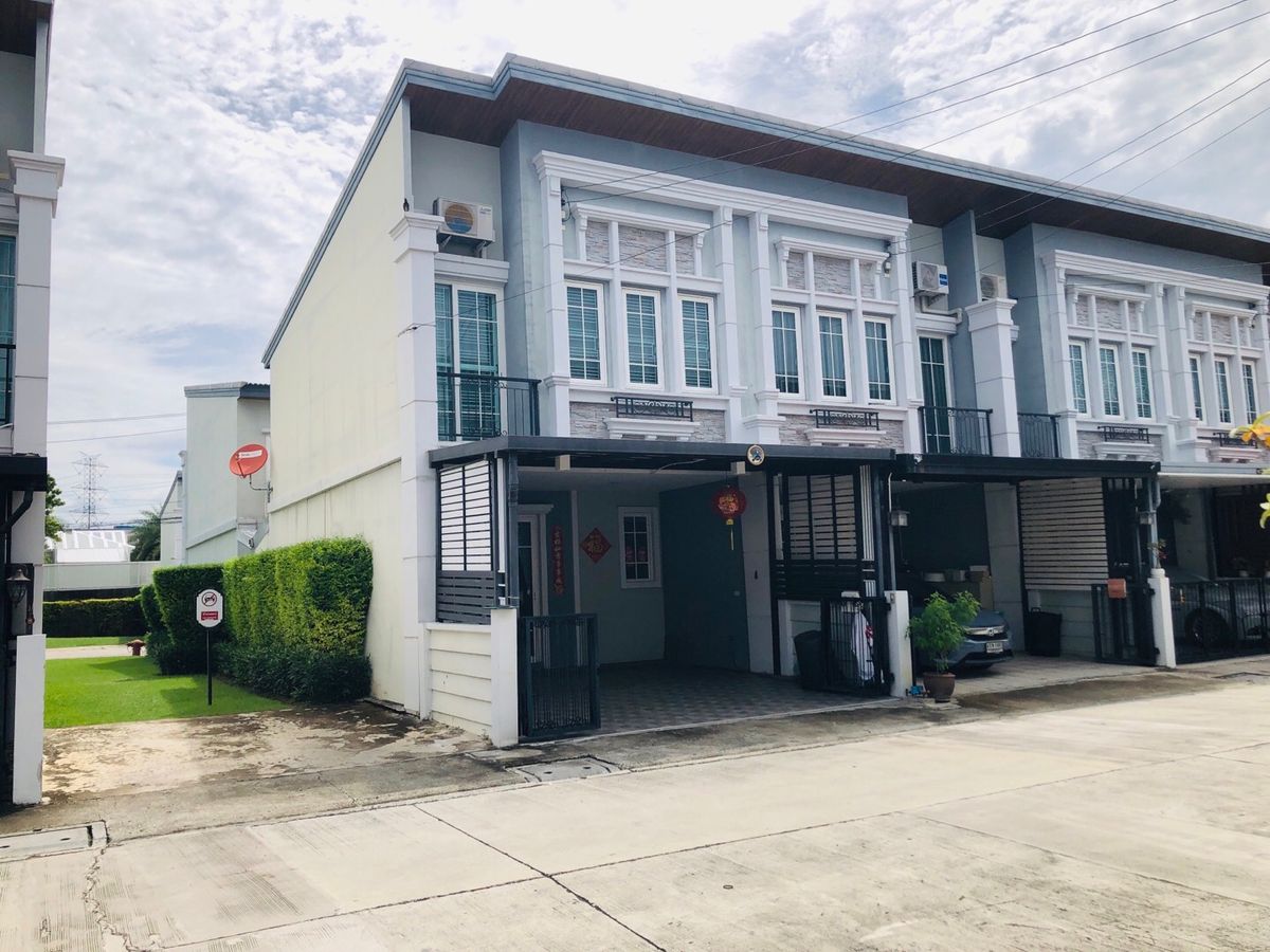 ขายทาวน์โฮมลาดกระบัง สุวรรณภูมิ : ขายทาวน์โฮม โกลเด้นทาวน์ 3 บางนา-สวนหลวง ห้องริม ทำเลดี ติดสนามเดินเล่น 19.6 ตรว. 4 นอน 3 น้ำ ชั้นล่าง 1 ห้องนอน สภาพดีใหม่มาก