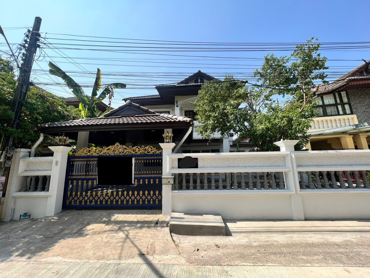 For RentHouseChaengwatana, Muangthong : Brand new, newly renovated 3-bedroom house behind Central Chaengwattana. 3-year lease only.